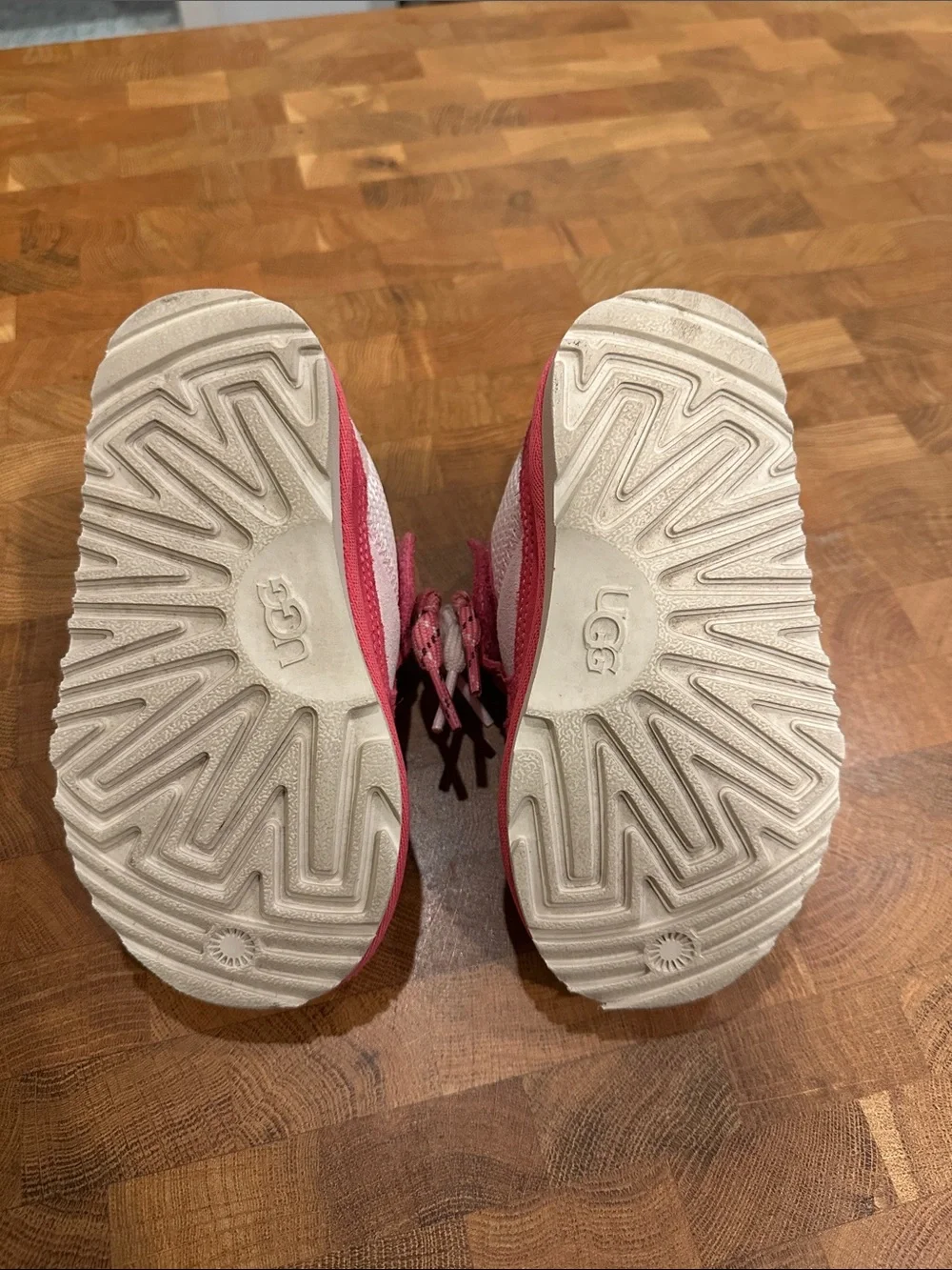 UGG Lo Lowmel toddler size 8 Sneakers
